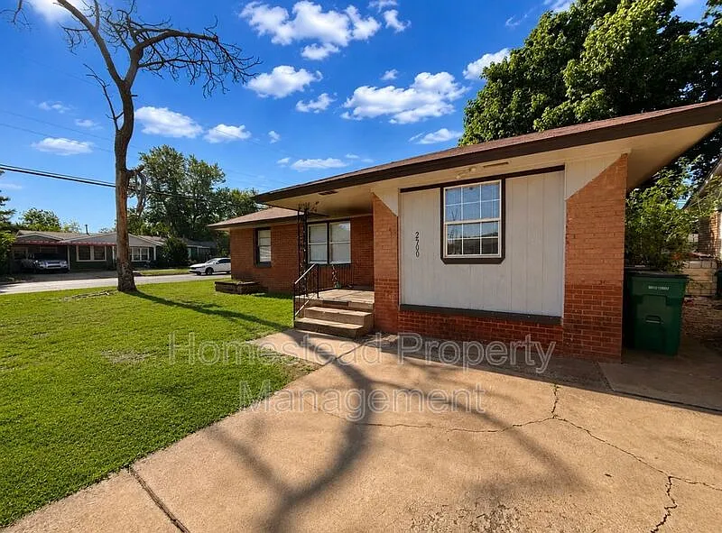 Building Photo - 2500 SW 48th St