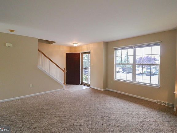 4th image of 50 Stonecrop Ln