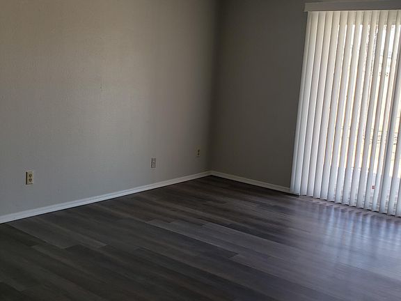 5th image of 616 E Ellis Dr