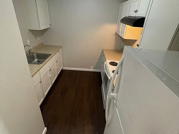 4th image of 3834 Ireland Dr