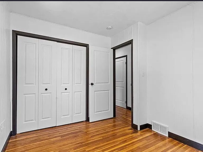 20 N George St — Photo 23