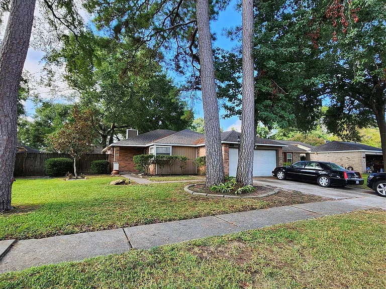 6938 Foxbrook Dr — Photo 2