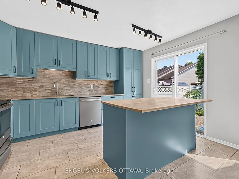 2123 Esprit Dr — Photo 16