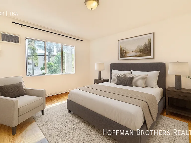11153 1/2 La Maida St — Photo 2