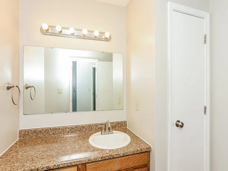 1112 Delray Dr — Photo 11