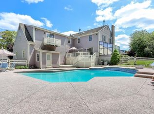 100 Sycamore Rd, Braintree, MA 02184