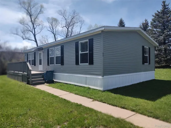 66 Grey Fox Ct, Grand Blanc, MI 48439