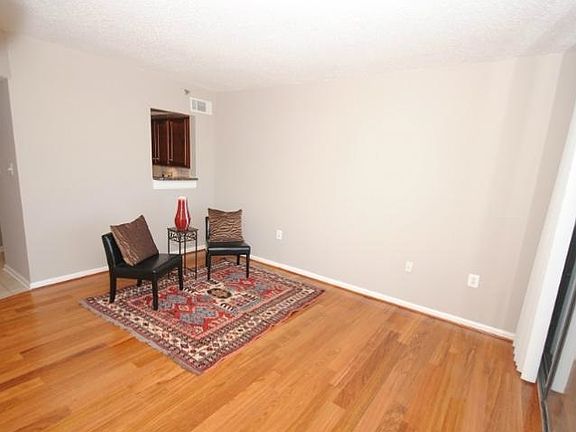 3rd image of 1001 N Randolph St APT 1009