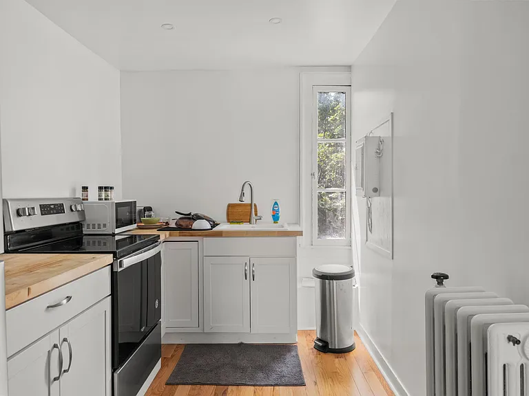 407 Warren St #4 — Photo 3
