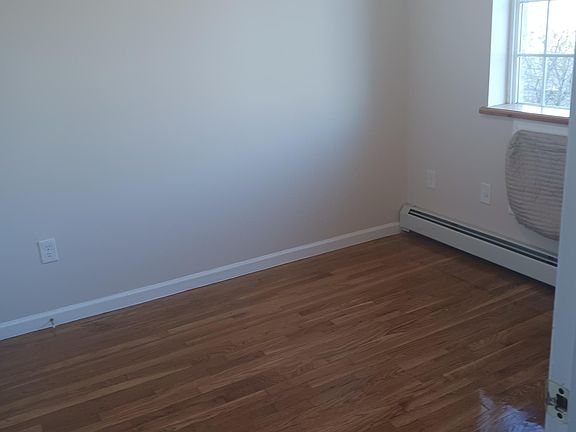 4th image of 832 E 218th St APT 2
