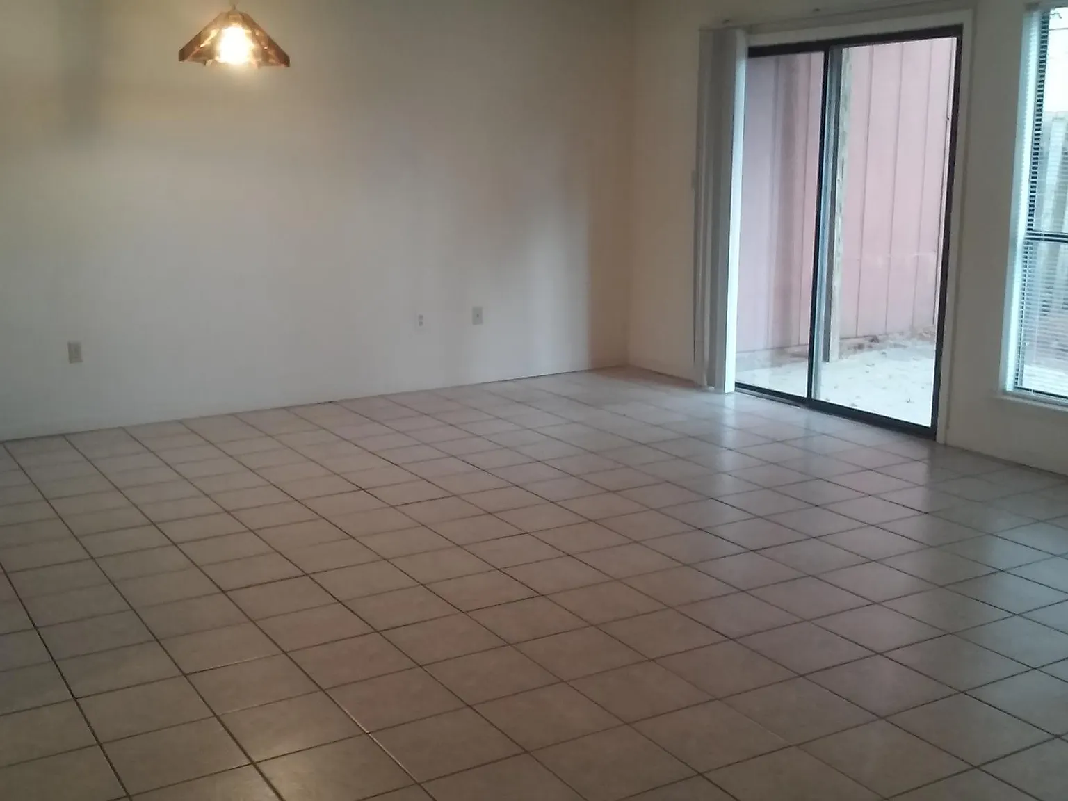 3 bed, 2.5 bath, 1610 sqft, $1,690 — Photo 3