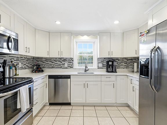 4th image of 30 Huntington Rd
