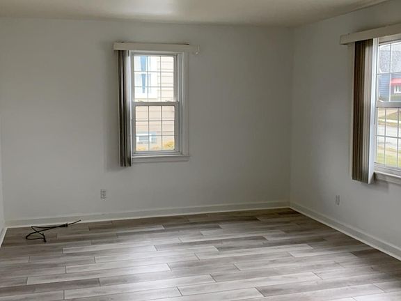 4th image of 234 Emerson Ave