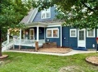 916 N Iowa Ave, York, NE 68467