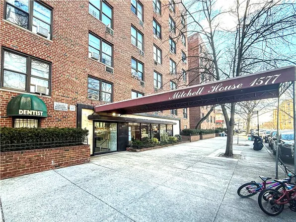 1577 East 17th Street image 18 of 21