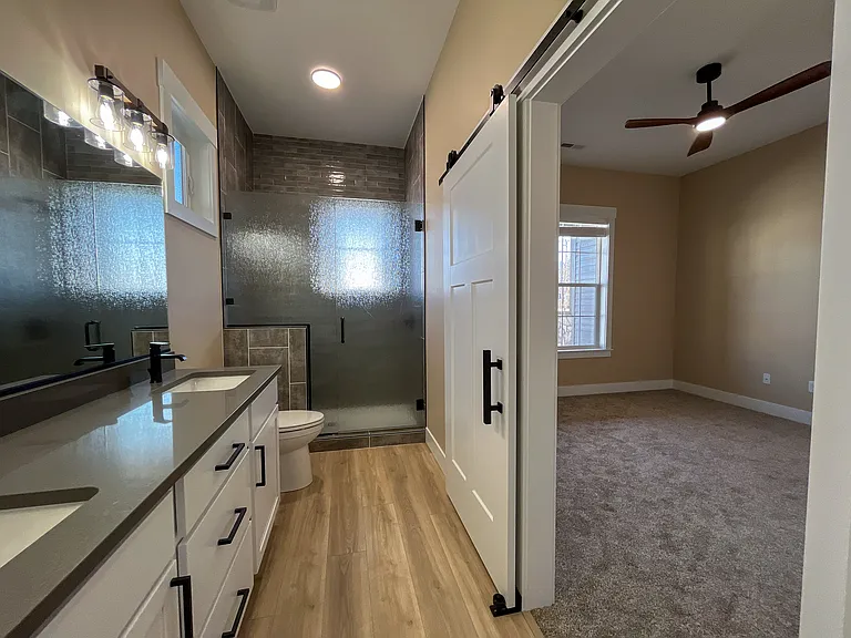 1220 W Spring Ln — Photo 7