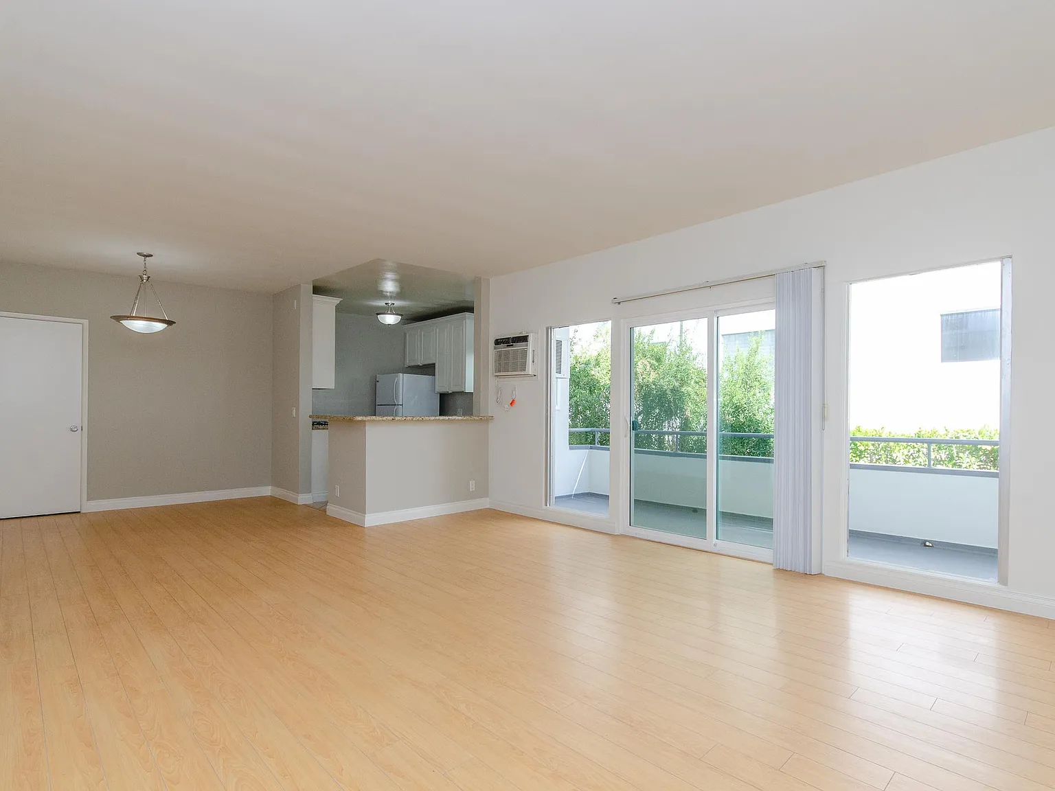 2 bed, 1.5 bath, 1000 sqft, $3,395 — Photo 2