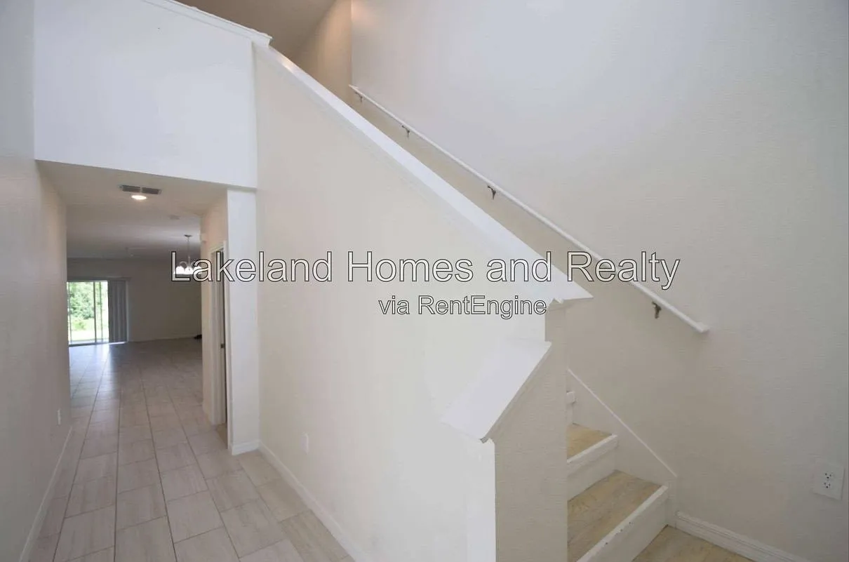 5 bed, 2.5 bath, $2,500 — Photo 4