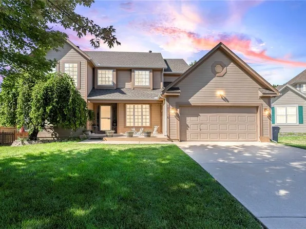17516 W 158th St, Olathe, KS 66062