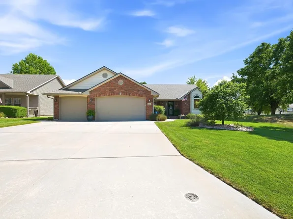 601 Stone Gate Cir, Augusta, KS 67010