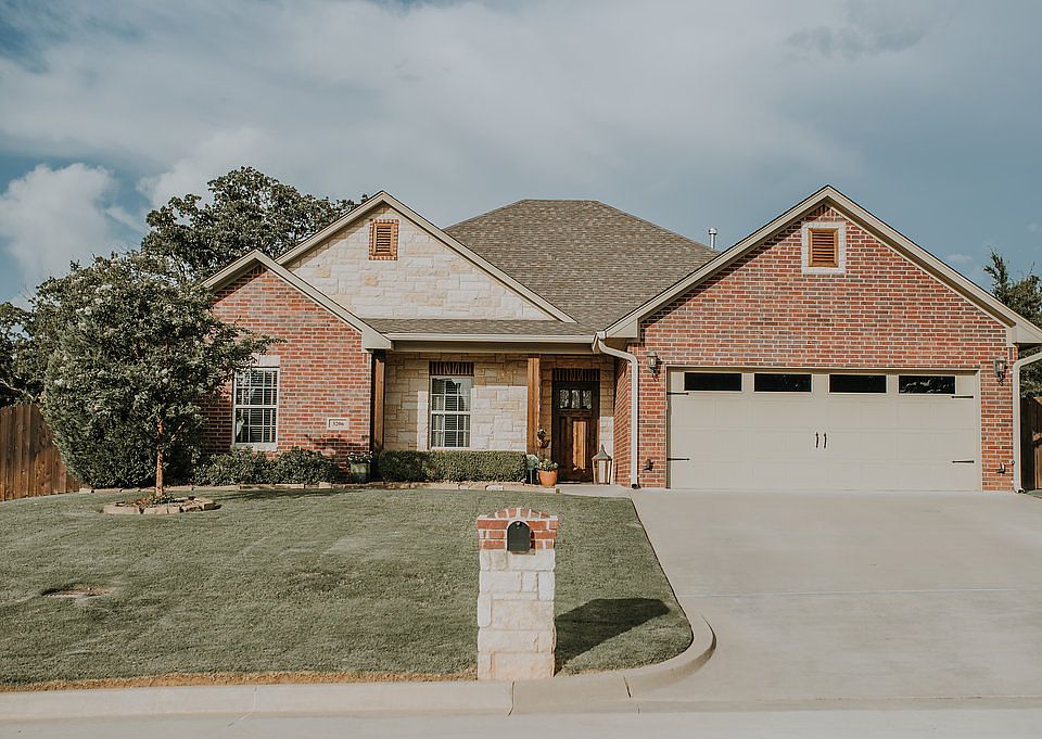 1st image of 3206 Stone Creek Dr