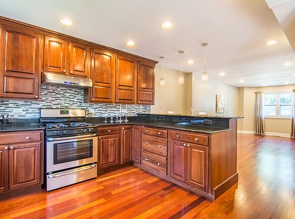 5th image of 7S442 Olympia Ct
