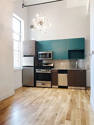 Rented by Manhattan Management LLC | media 25