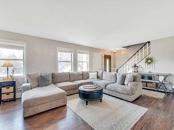3rd image of 3 Burwood Ln