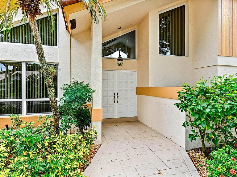 4720 NW 28th Ave — Photo 6