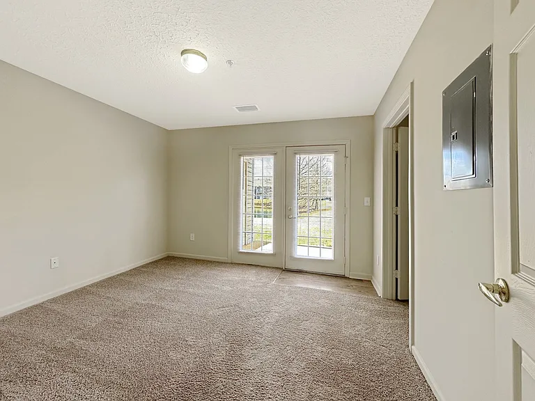 Alison Pointe Apartments — Photo 45
