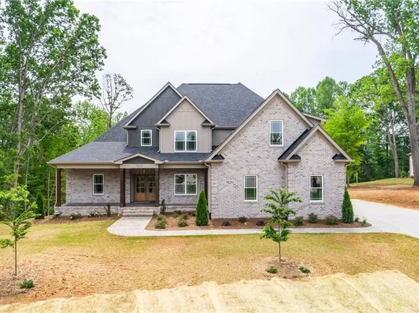 1425 Loch Lomond Dr, Summerfield, NC 27358