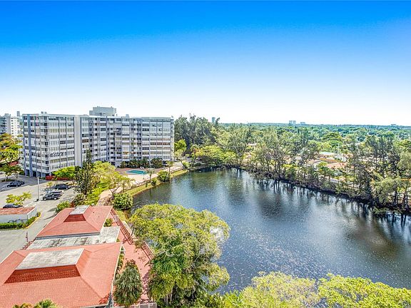 5th image of 1200 NE Miami Gardens Dr APT 615W