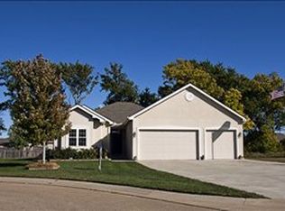 4524 SW Woods Dr, Topeka, KS 66610