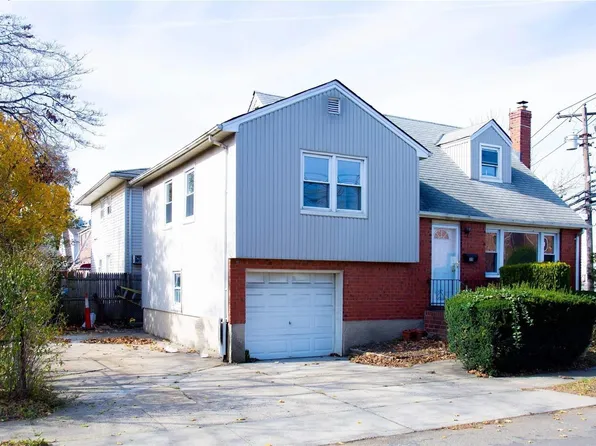 35 Fieldstone Street, Westbury, NY 11590