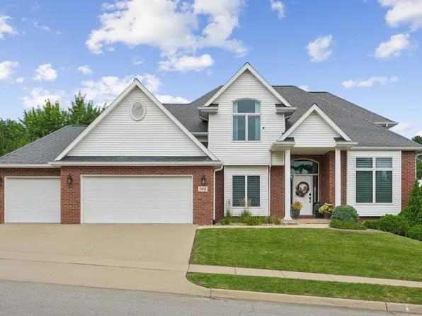 762 June Dr, Dubuque, IA 52003