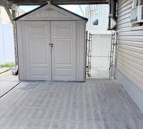 4th image of 10207 Davenport Court