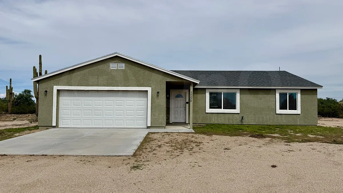 3 bed, 2.0 bath, 1488 sqft, $2,100 — Photo 2