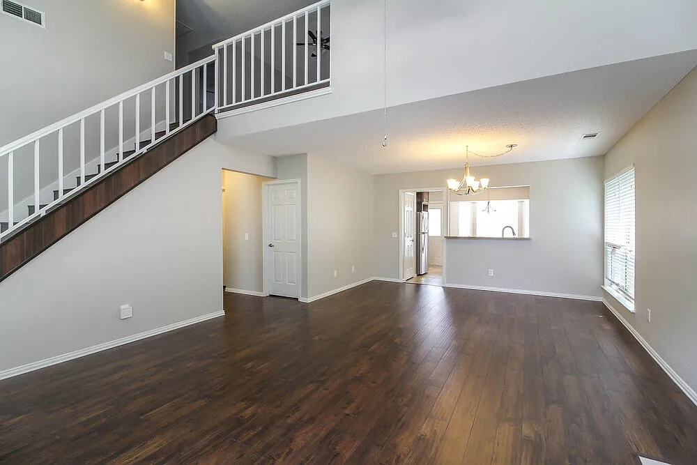 3 bed, 2.5 bath, 1738 sqft, $2,345 — Photo 4