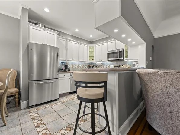 2724 East 27th Street image 7 of 34