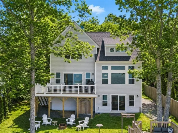 137 Sandy Beach Rd, Plymouth, MA 02360