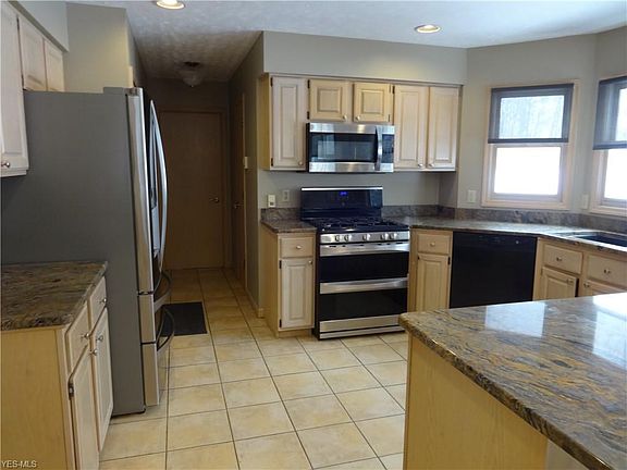 Eat-In Kitchen