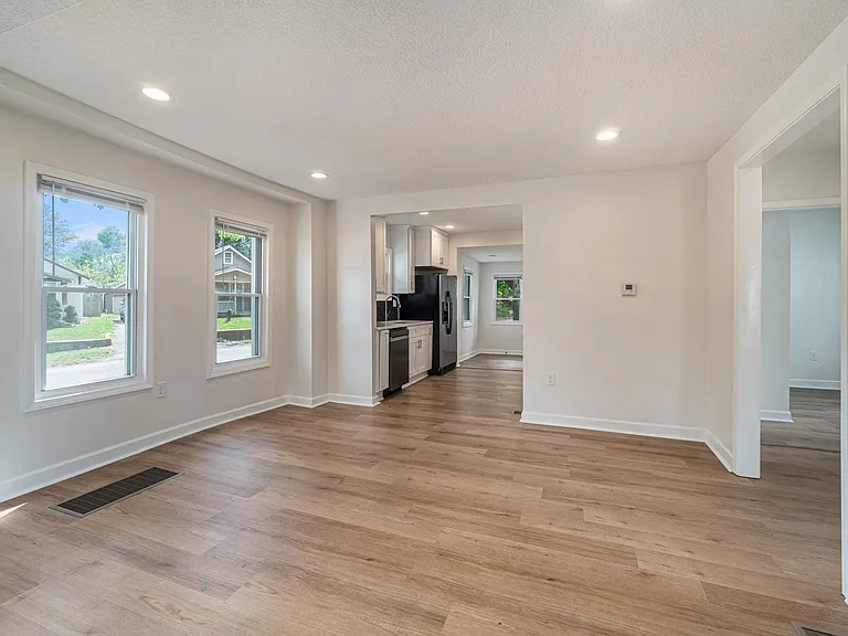 840 S Hardy Ave — Photo 6