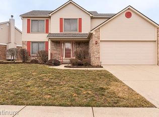 1359 Hidden Crk S, Saline, MI