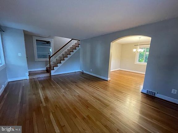 5th image of 4800 Arlington Blvd