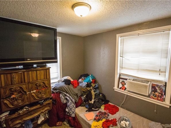 kansas-city-missouri-2074650432 picture