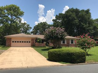 133 Country Club Rd, Shalimar, FL 32579