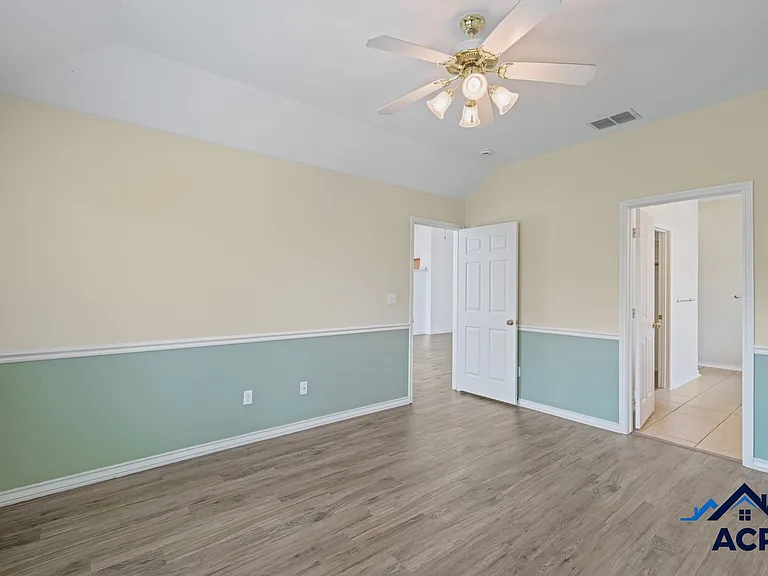 5902 Sutherland Dr — Photo 6