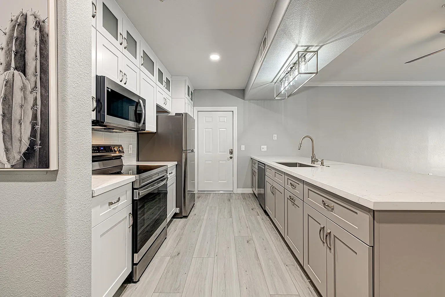 3 bed, 1326 sqft, $3,300 — Photo 3