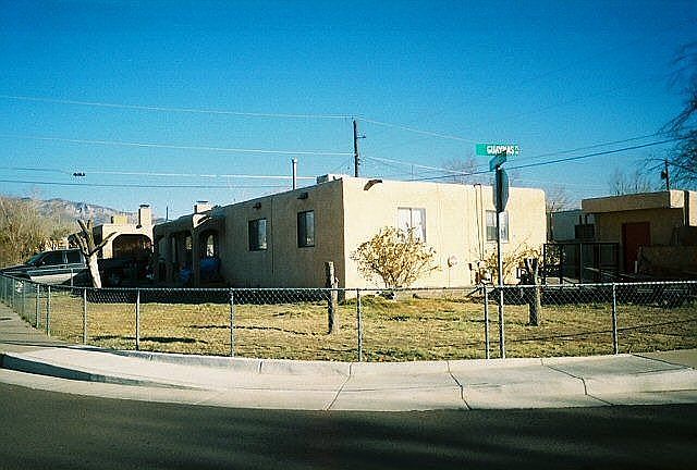 Corner Guamas/Hannett Ave NE