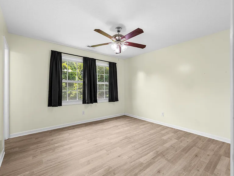 103 Oakwood Ct — Photo 23